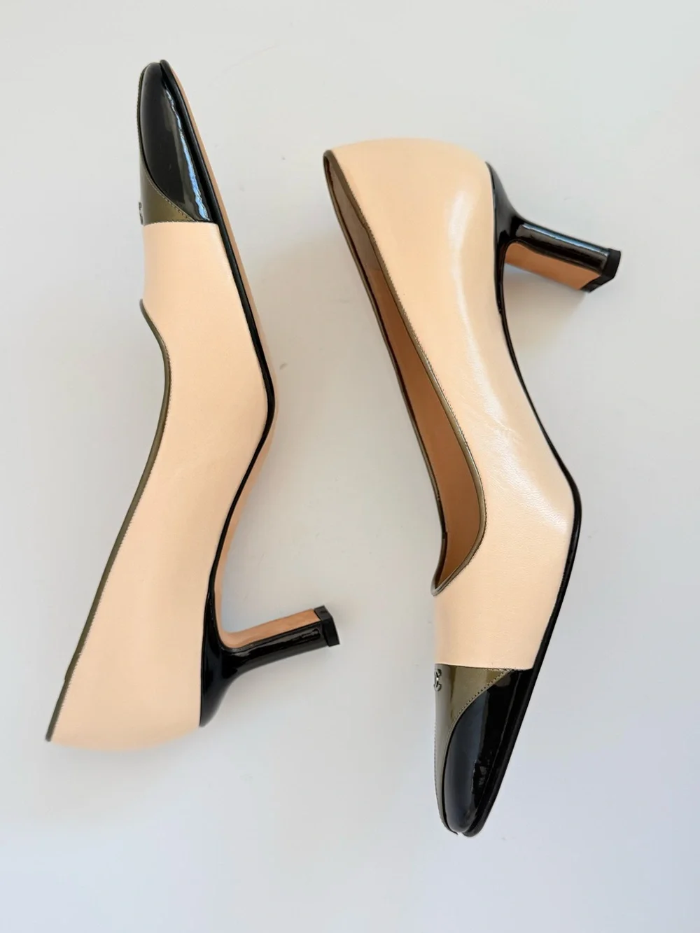 CHANEL 02C Cruise 2002 Classic Cap Toe Pumps 38.5 C1841 Light Pink Black patent
